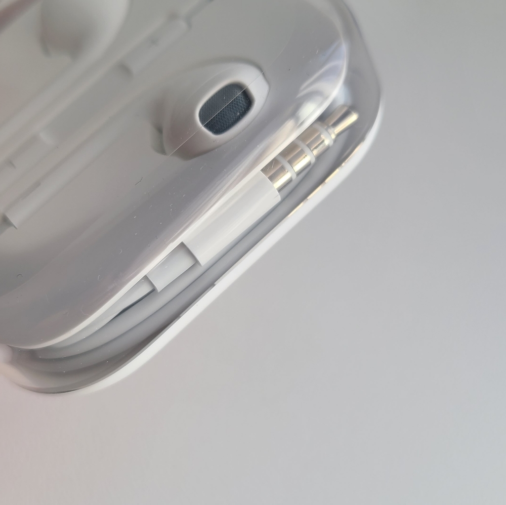 Apple iPhone Wired Earpod Headphones Earbuds 3.5mm Jack White NWOT - Picture 4 of 4
